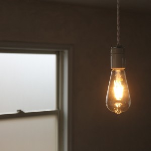 陶器の裸電球ペンダントランプ